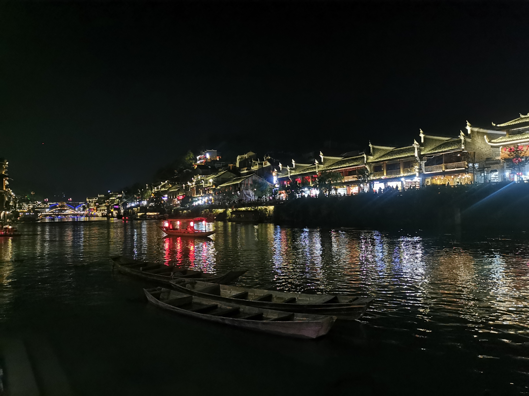 湘西自治州有多少人口_湘西自治州有多少个市(2)