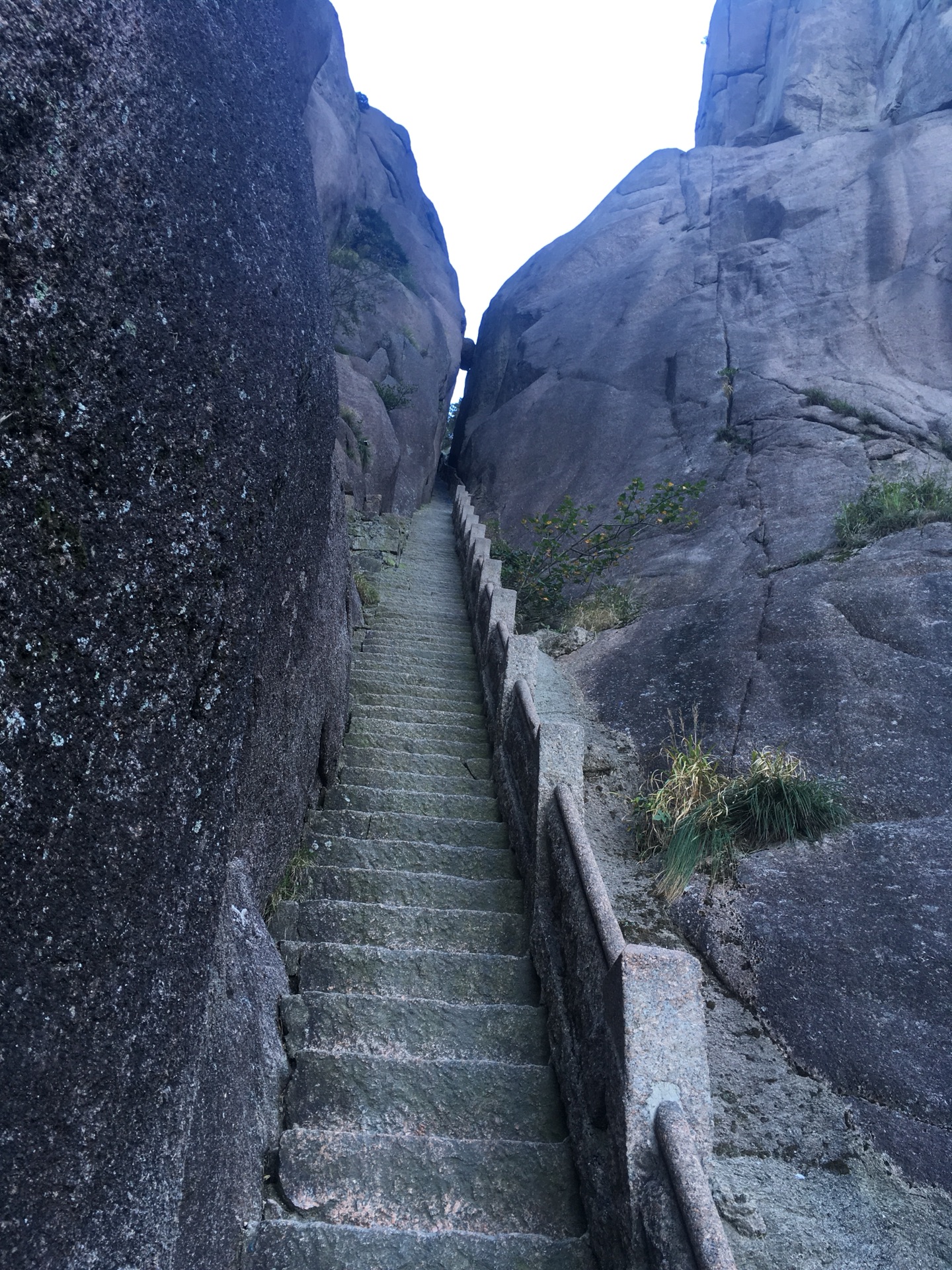 莲花峰,鳌鱼峰,和一线天.