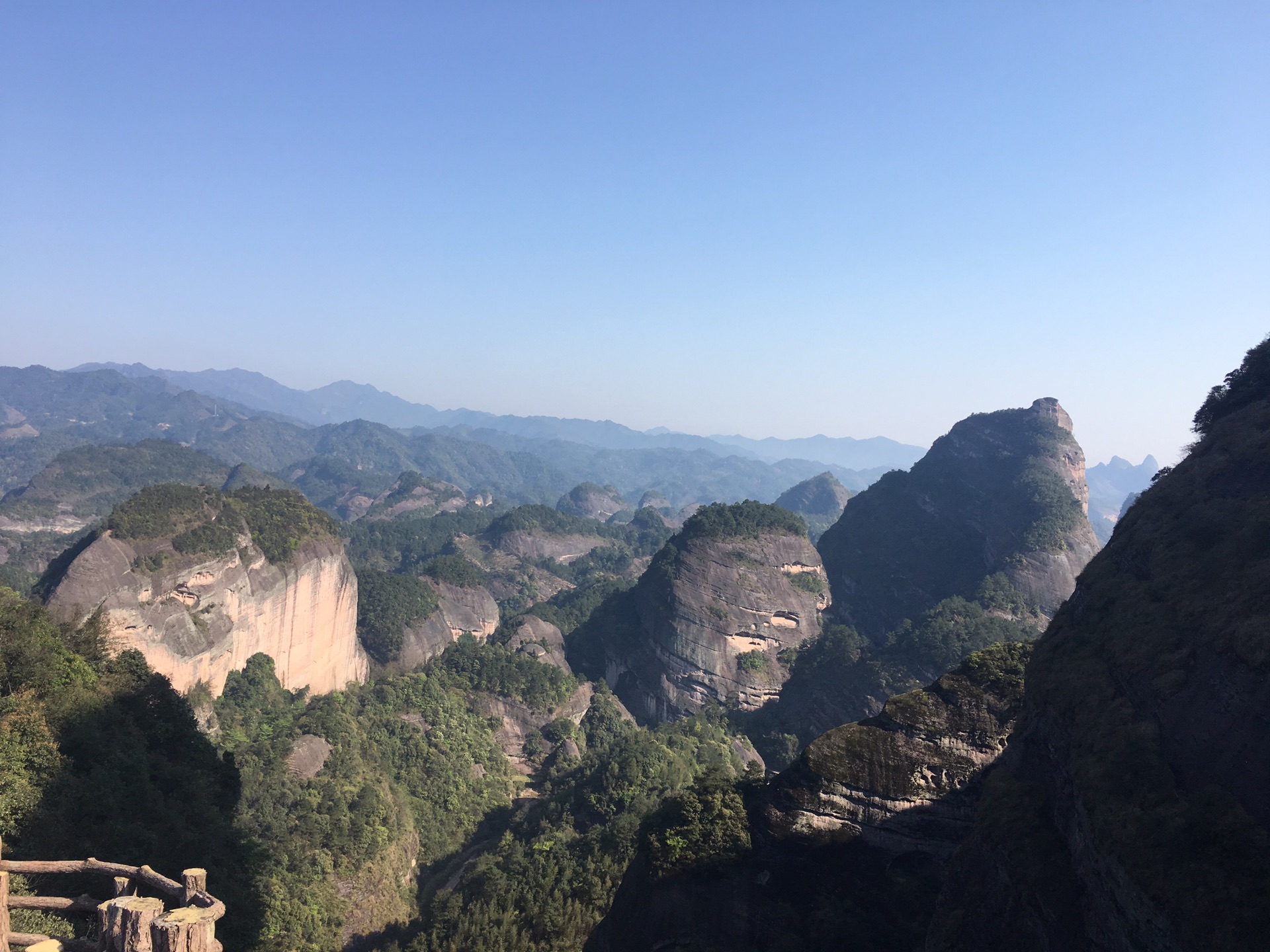 在春天的阳光下游览八角寨,资源县旅游攻略 - 马蜂窝