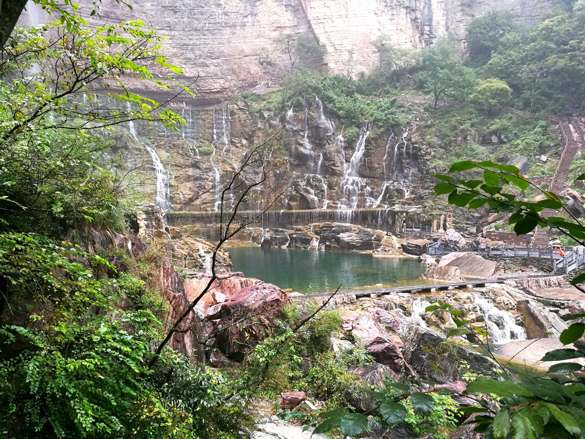 细雨如绵苔石路,薄雾如纱水潺潺—新乡辉县八里沟