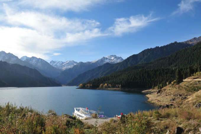 十一月的天山天池 wKgBZ1oVPhWADj7VAAHNwsHf65418.jpeg?imageView2%2F2%2Fw%2F680%2Fq%2F90%7CimageMogr2%2Fstrip%2Fquality%2F90