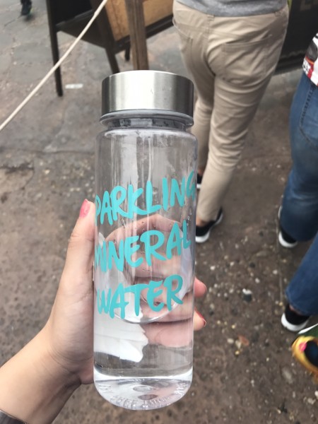 一瓶带心的水气加气猜成语_看图猜成语(3)