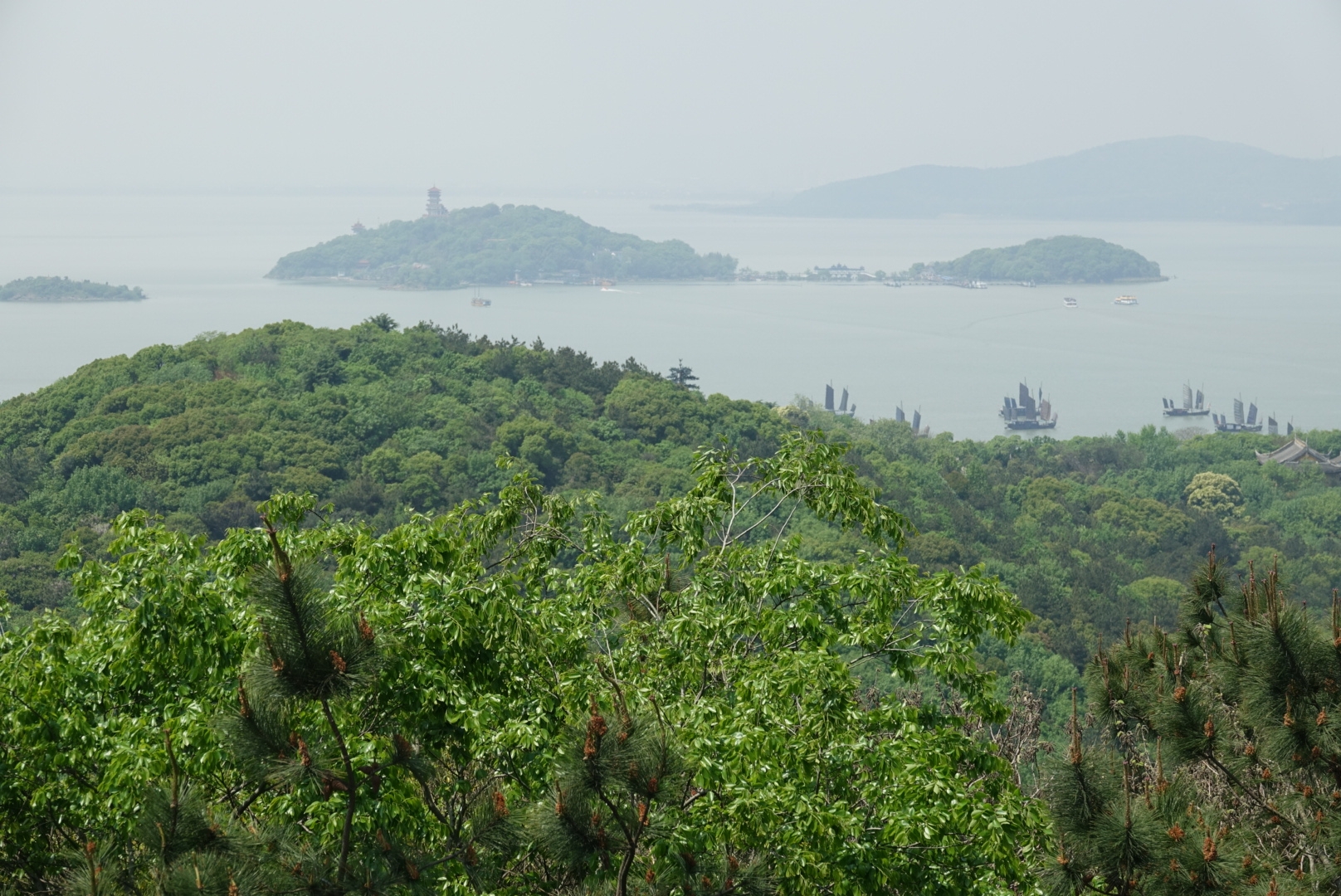 回复游记 2018,登鼋头渚鹿顶山上舒天阁,临风远瞩,鹿顶迎晖,气象万千