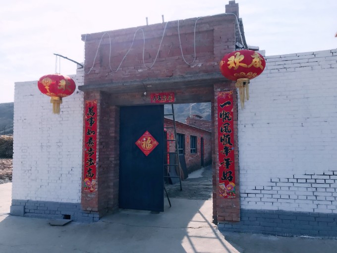 我的家乡,是一个不知名的小村庄,到上海打拼已经2年有余,我们习惯了