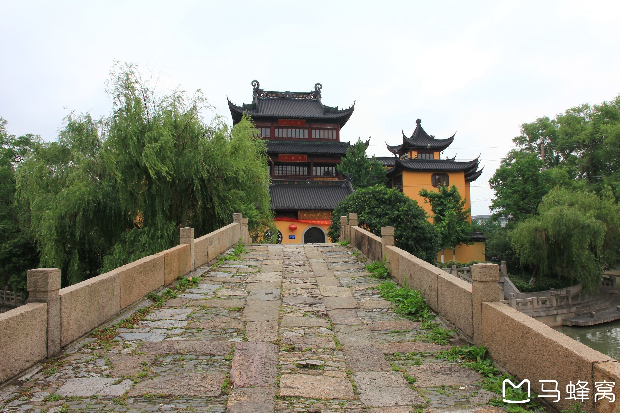 上有"坡仙遗范"四个大字,于是误以为这就是舣舟亭了,因需赶高铁回济
