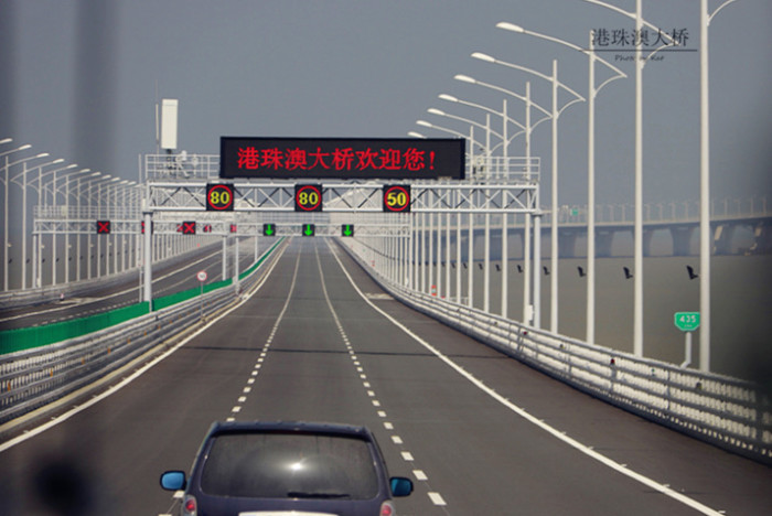 港珠澳大桥建成了,珠海到香港有从桥上走的公