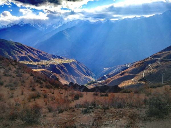 哪些地方可以看到日照金山 wKgED1vyRi-Ae1xEAAE4U1n7Ugs43.jpeg?imageView2%2F2%2Fw%2F600%2Fh%2F600%2Fq%2F90