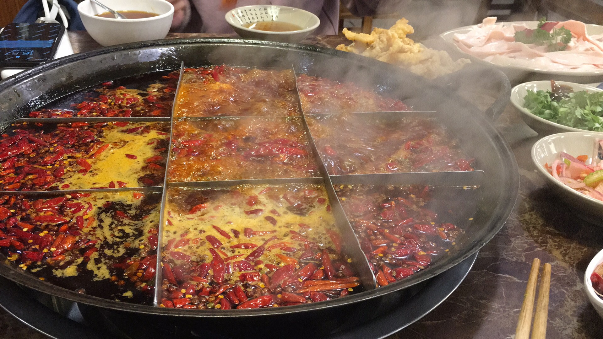 重庆九宫格老火锅      