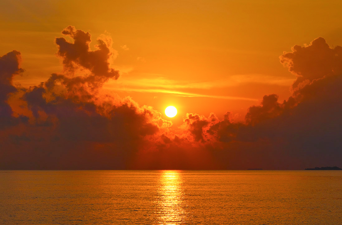 兰卡威豪华帆船海上夕阳半日游 出海 bbq 海水按摩浴