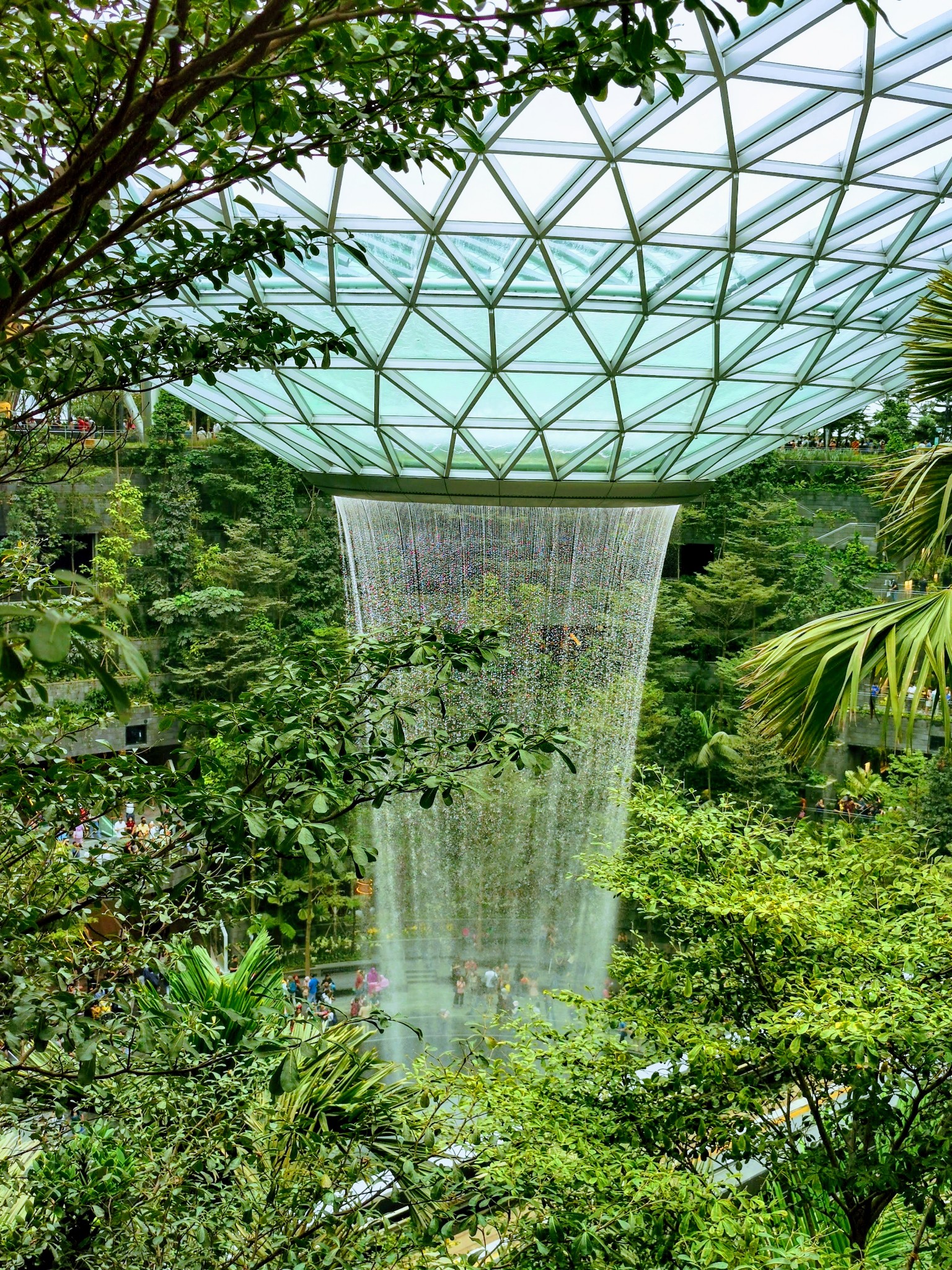 新加坡又添一著名景观---星耀樟宜(jewel changi airport)