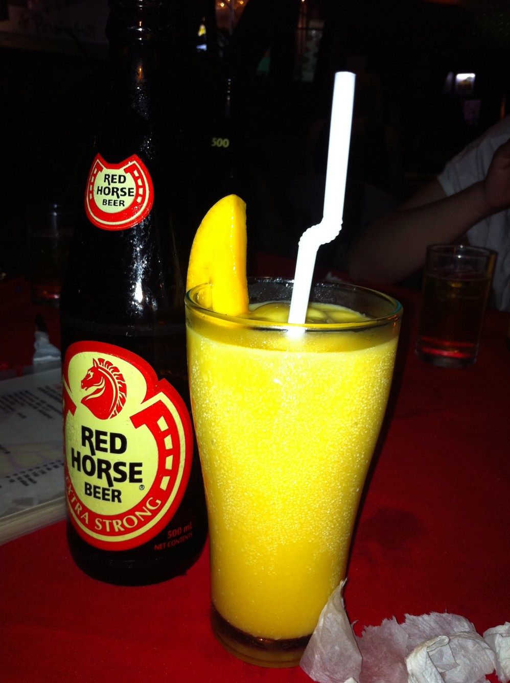 这是酒吧的传说中的红马啤酒,mango shake,啤酒80p,芒果沙冰110p