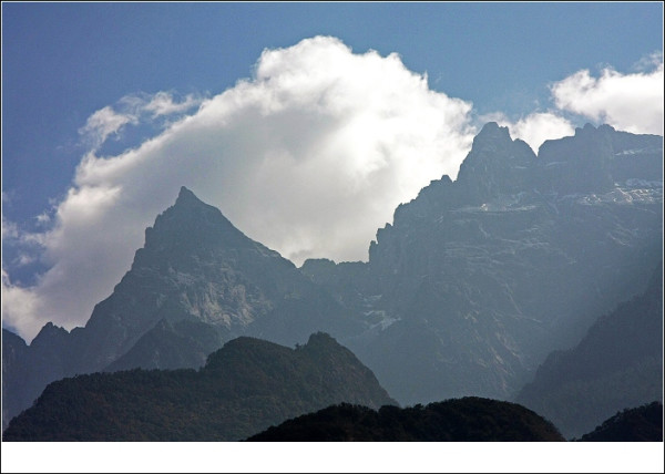 什么样的天空飘着什么样的云朵 cnHhjE9RAaCRX4DIAALgl3zLaIY85.jpeg?imageView2%2F2%2Fw%2F600%2Fq%2F90%7CimageMogr2%2Fstrip%2Fquality%2F90