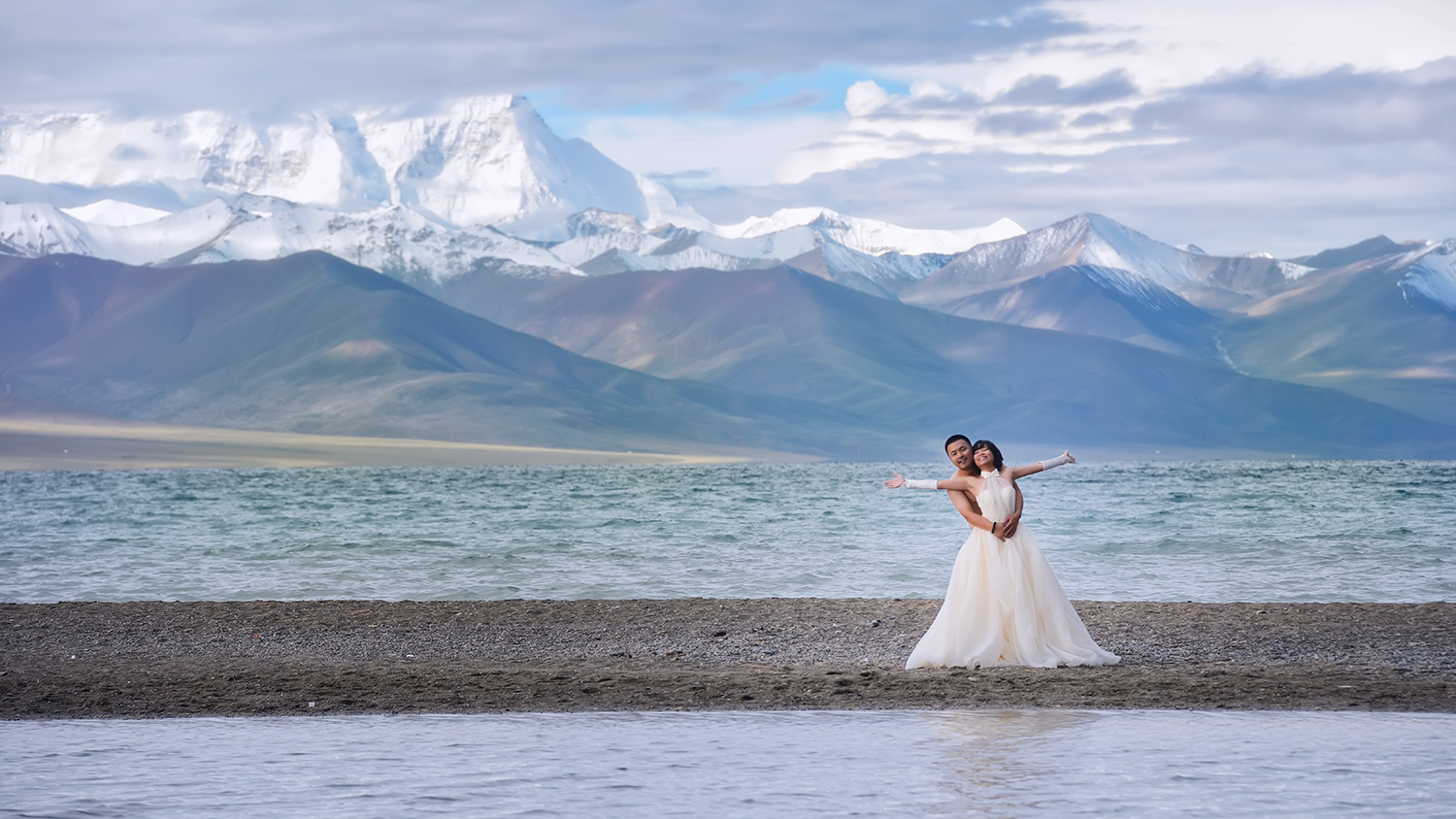 西藏旅游婚纱照_西藏旅游图片(2)