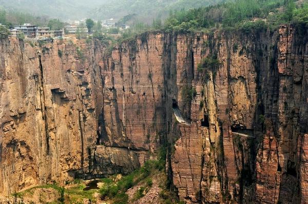 晚上的云台山 wKgB6lRF32SANwUyAAENT9wgfwQ22.jpeg?imageView2%2F2%2Fw%2F680%2Fq%2F90