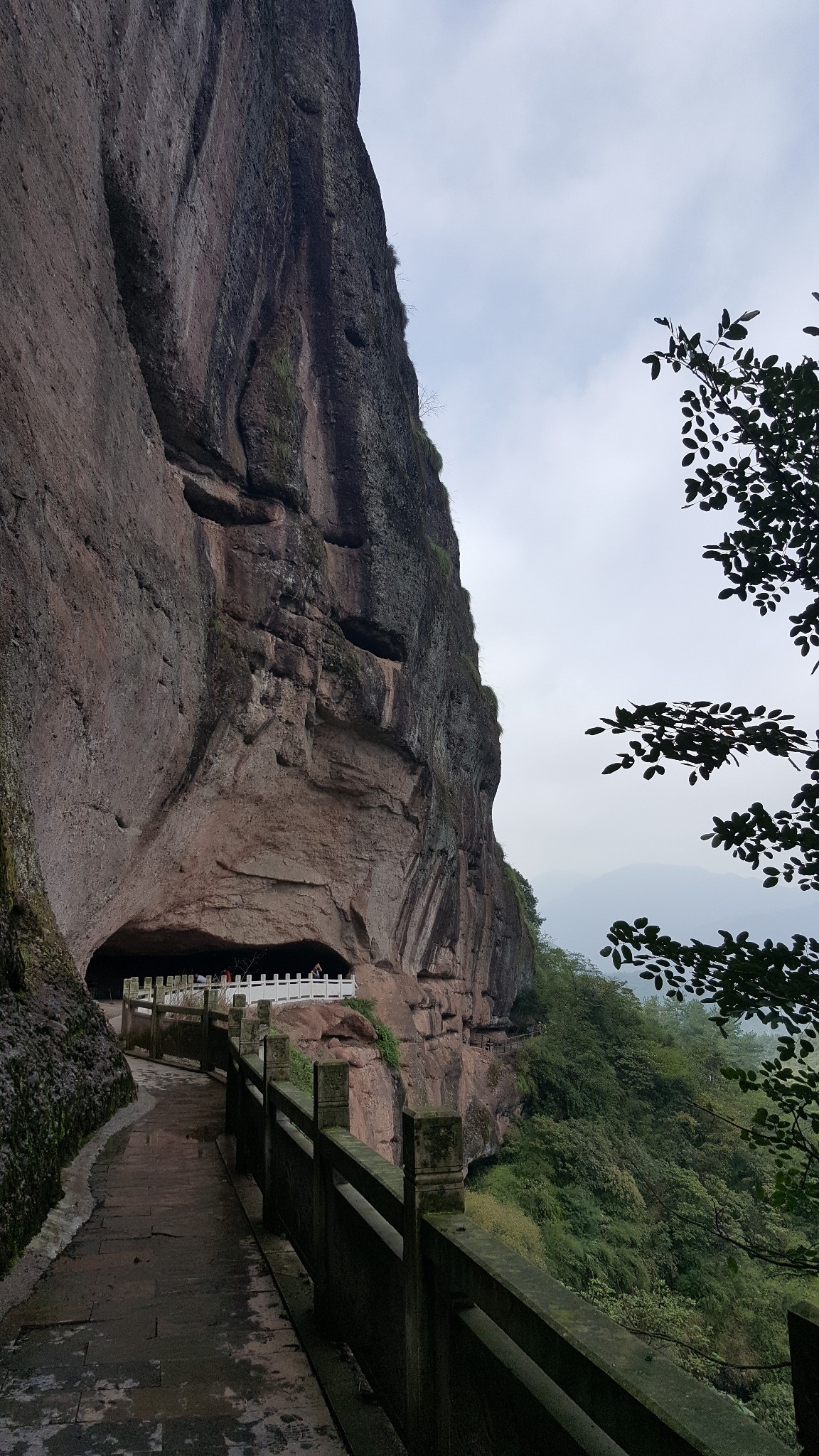 大红岩崆峒山景区      