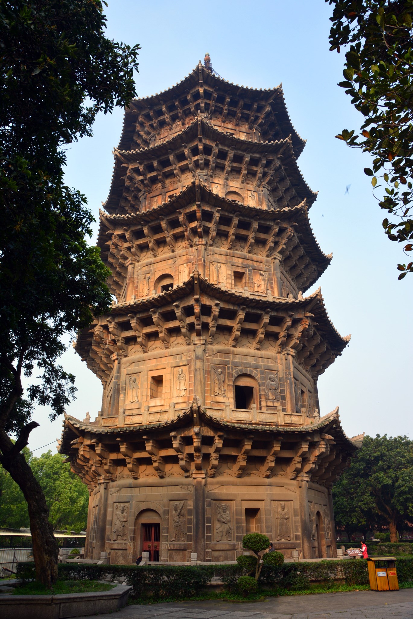 泉州铜佛寺：古寺虽小却存有清代铜佛十五尊，弘一法师曾在此弘法 -6park.com