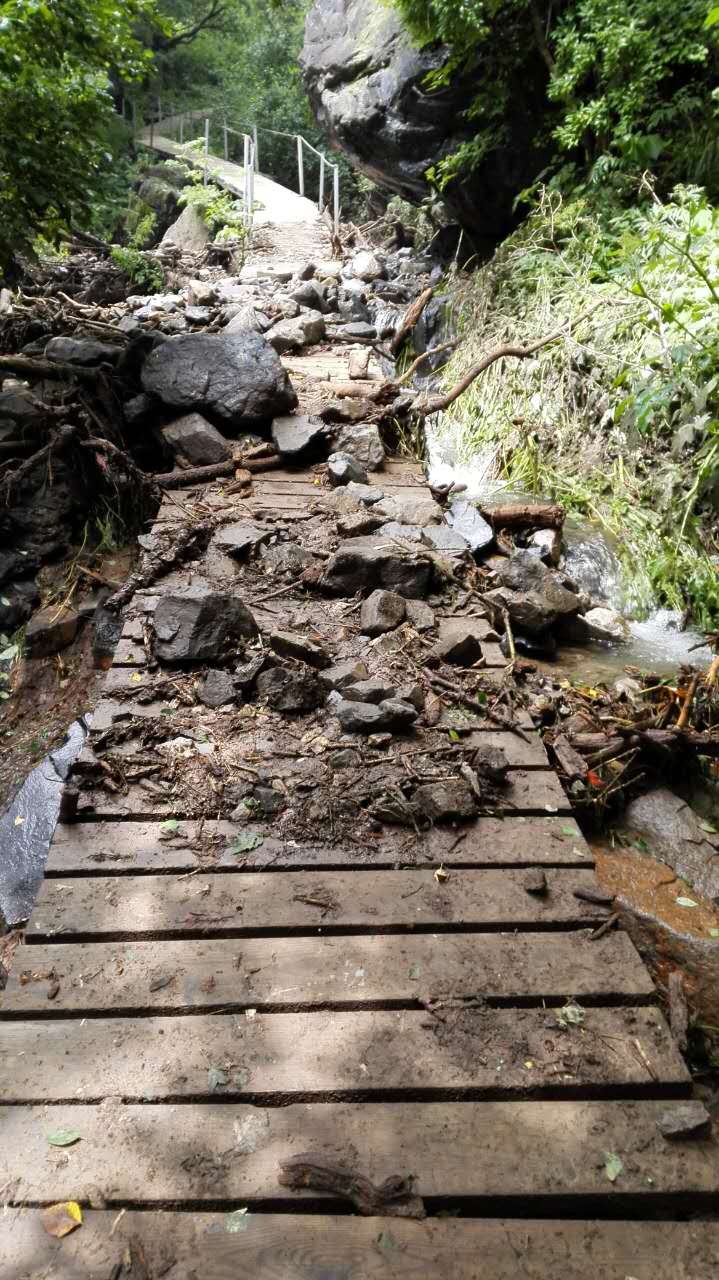 聚灵峡灵山古道重装穿越 山巅云端拍摄大片场景!