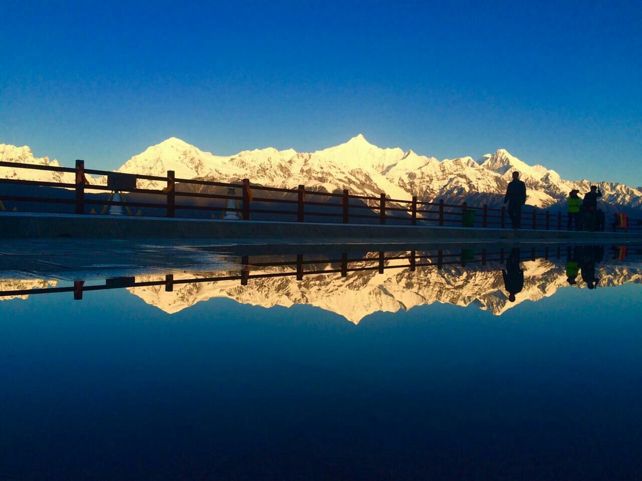 雾浓顶观景台        