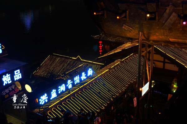 洪崖洞里面是什么 wKgBs1aWAzuAZunGAAmpGfpfrEU65.jpeg?imageView2%2F2%2Fw%2F600%2Fh%2F600%2Fq%2F90