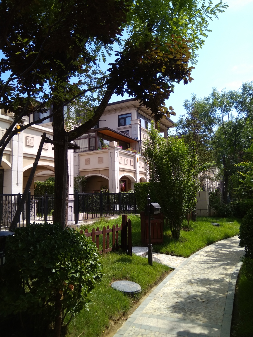 开着车一行人直奔养马岛龙湖葡醍海湾别墅,烟台火车站距离养马岛车程