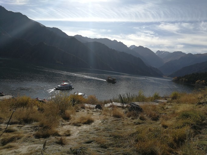 十一月的天山天池 wKgBZ1nh0ICAFY5aAAuUrrh5f0844.jpeg?imageView2%2F2%2Fw%2F680%2Fq%2F90