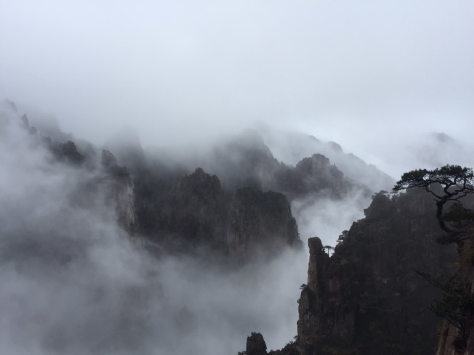什么时候去黄山人比较少 wKgBZ1oek3GAAUCeAAU036QrLb457.jpeg?imageView2%2F2%2Fw%2F680%2Fq%2F90%7CimageMogr2%2Fstrip%2Fquality%2F90