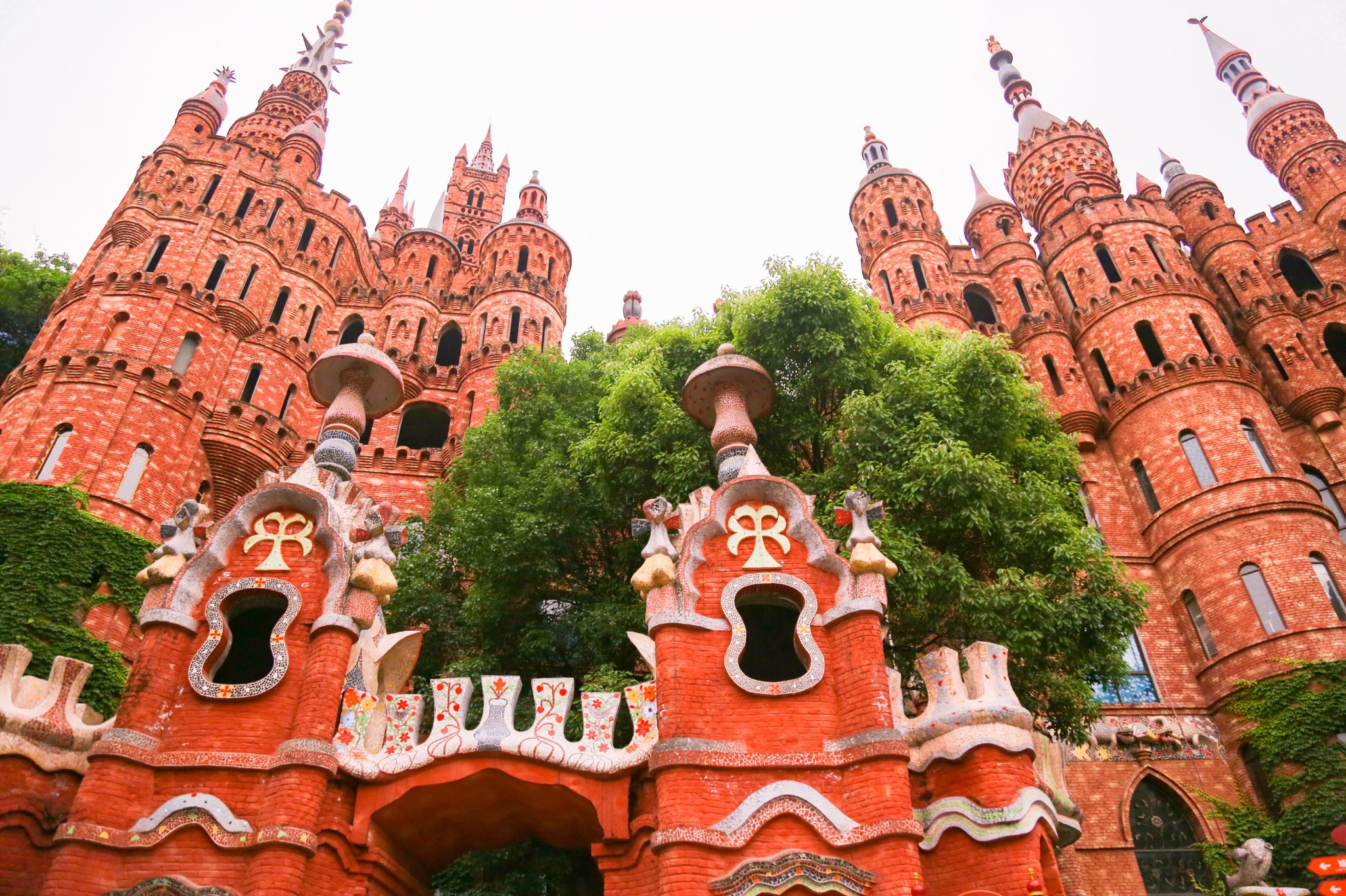 梦幻的城堡让人仿佛置身于童话世界,tfboys的《魔法城堡》也是这里拍