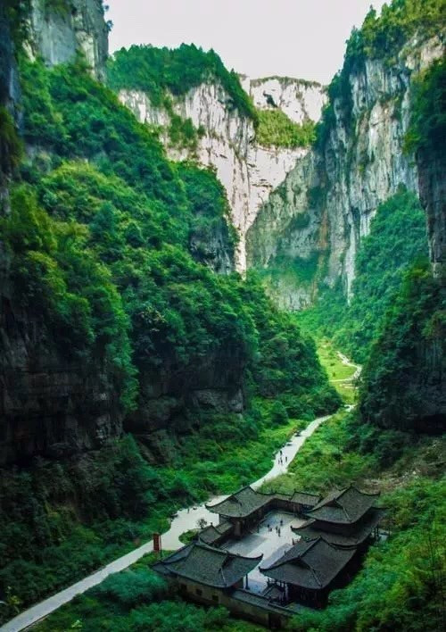 抖音网红城市重庆,洪崖洞、磁器口麻花、火锅