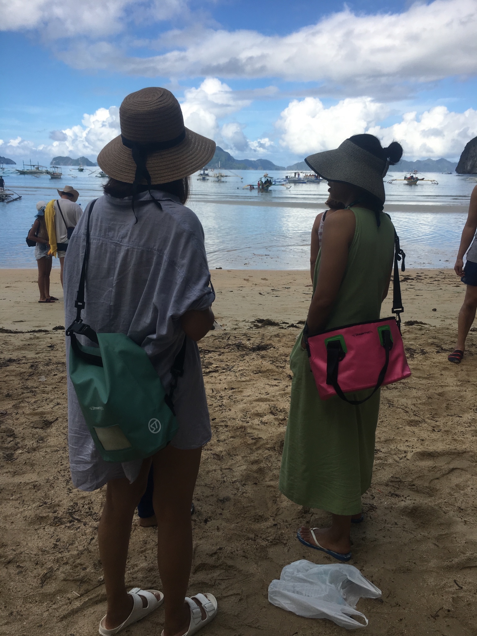 照片是套着防水壳拍的,so没几张好看的~~太失误了,去海边玩还是应该