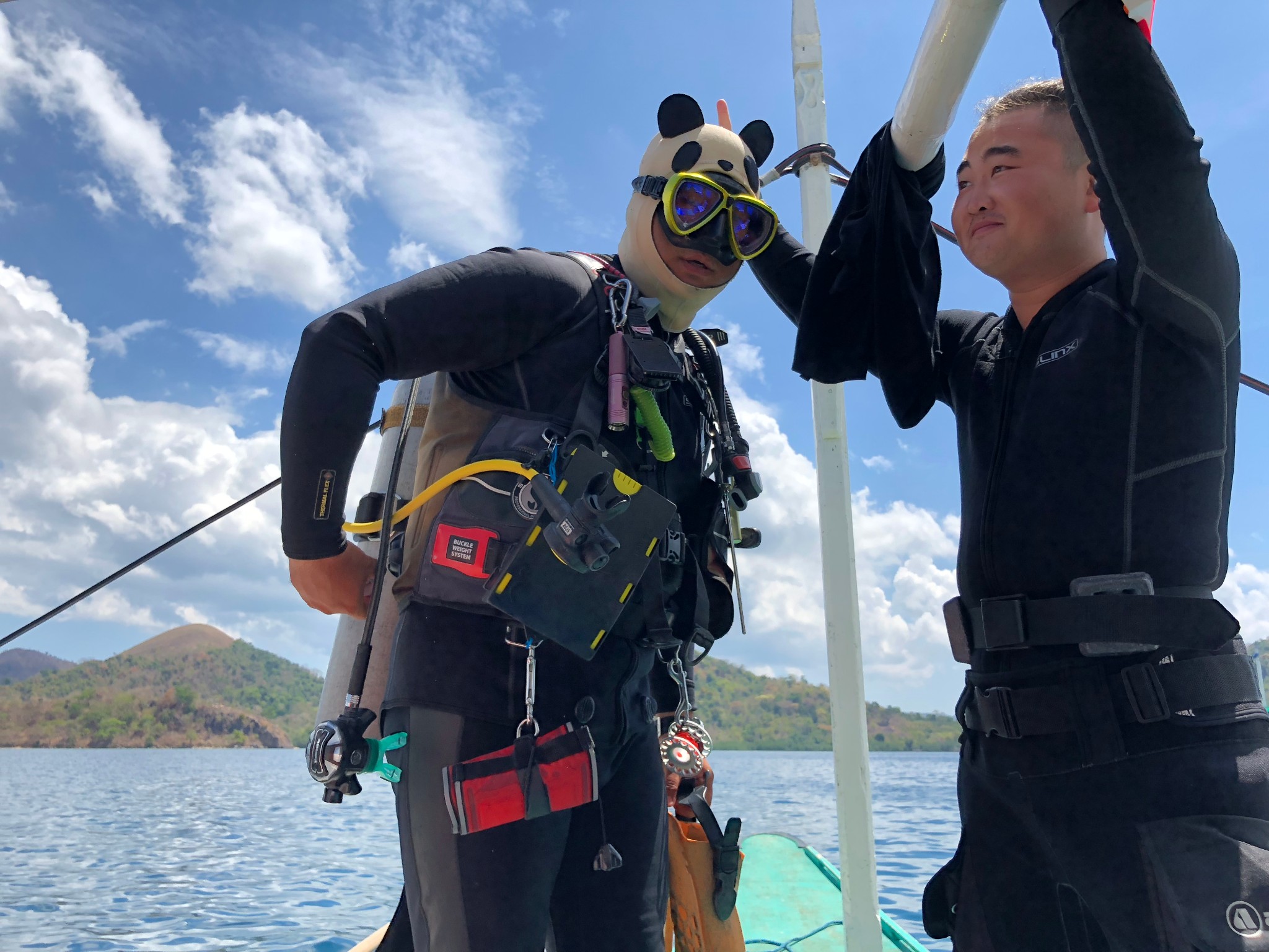 巴拉望省最北面的布苏安加岛东南沿海,与科隆镇隔海相望,船程约30分钟