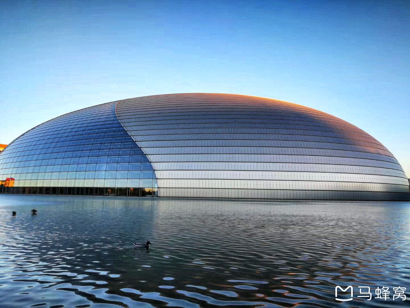 夜幕下的首都大剧院