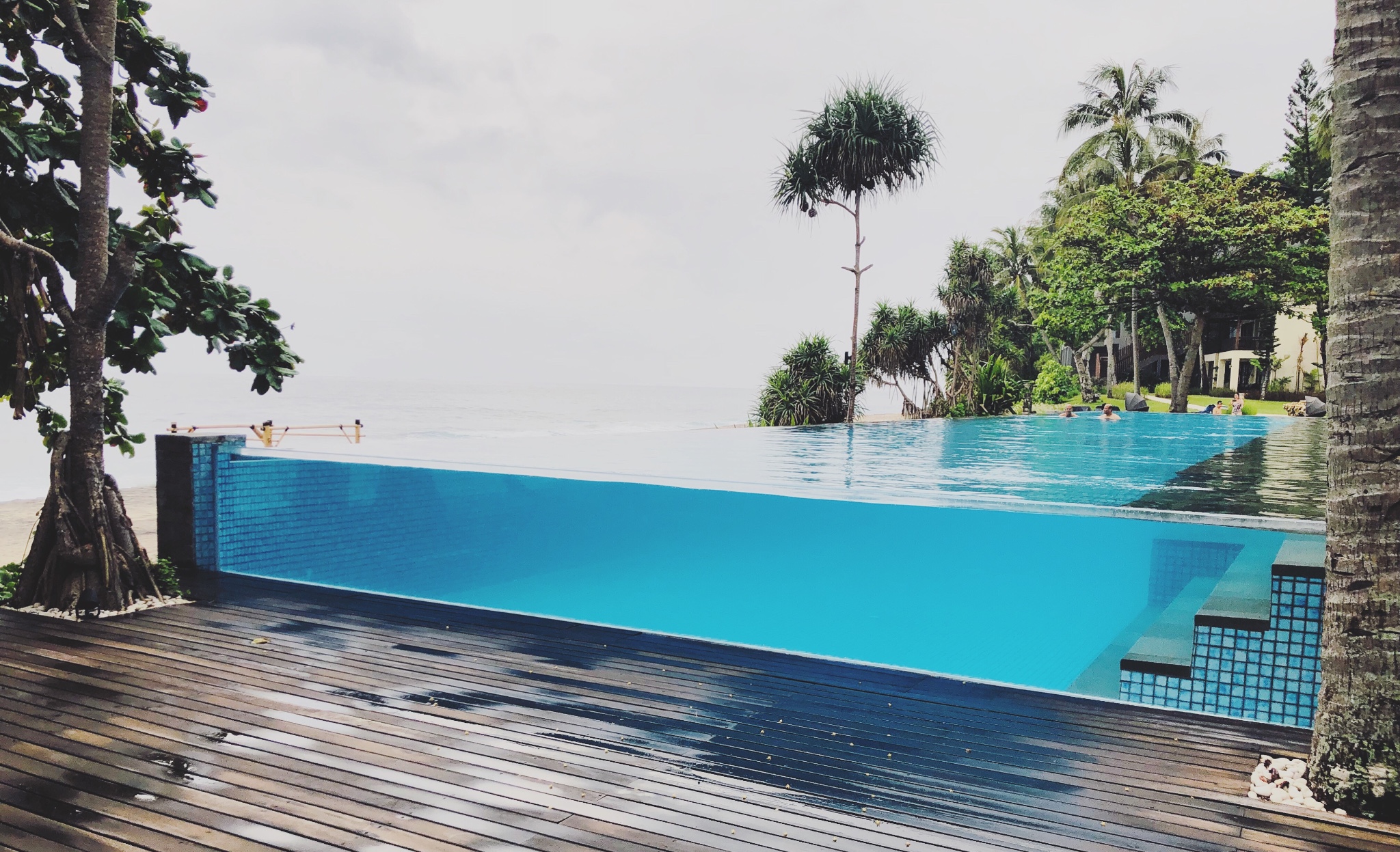 粉沙玻璃泳池海底雕像网红气质满满的lombok龙目岛