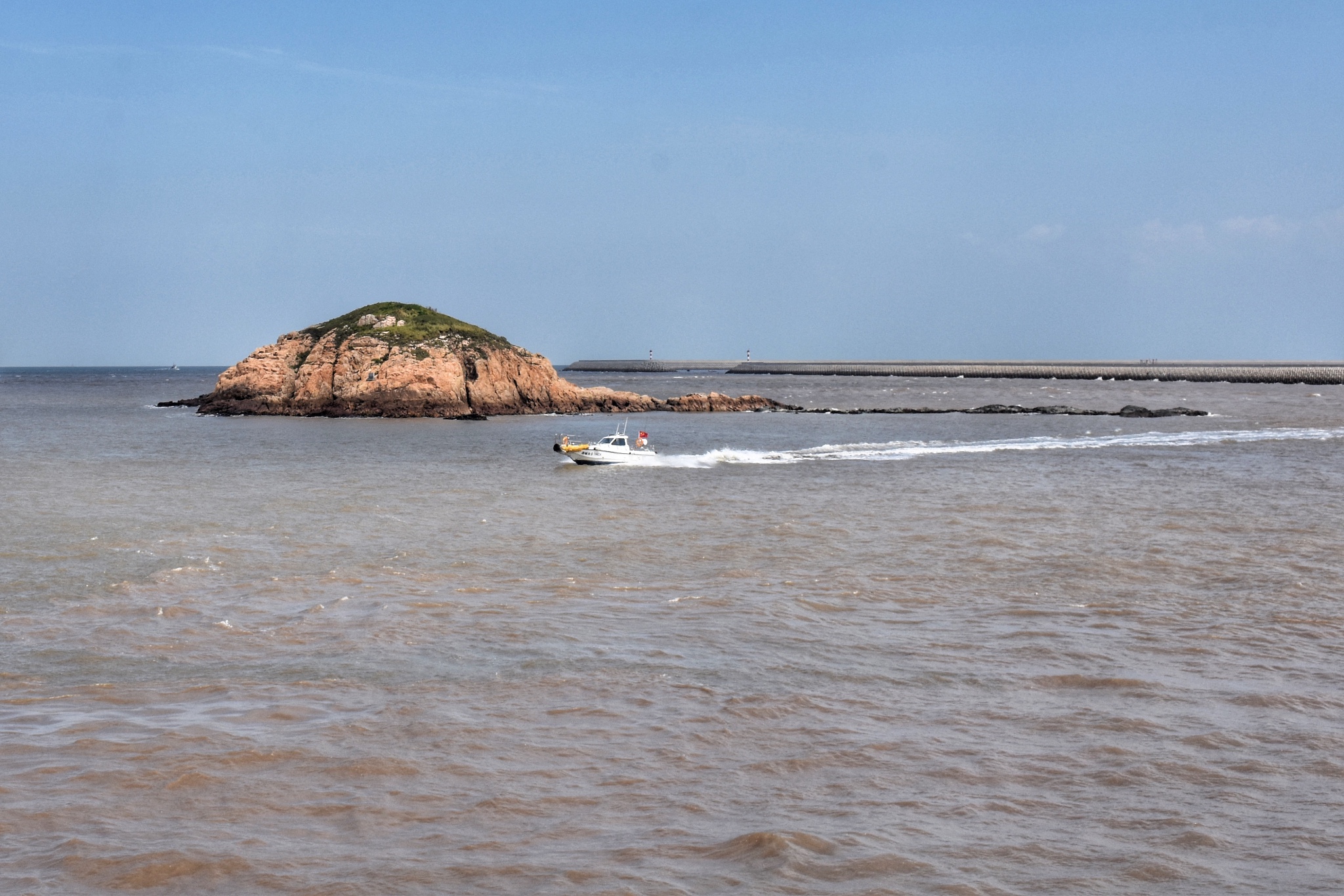 沈家湾的水特别特别黄,甚至感觉有些泥泞.