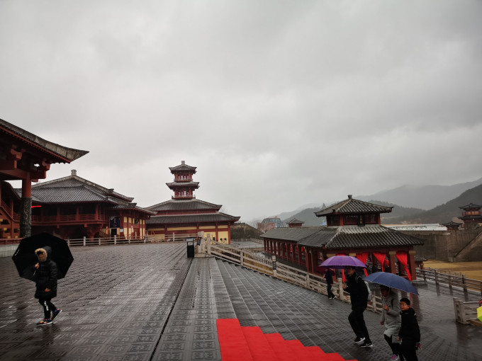 横店在哪 wKgED1xTxrqAan22ABSvtW81lSY33.jpeg?imageView2%2F2%2Fw%2F680%2Fq%2F90%7CimageMogr2%2Fstrip%2Fquality%2F90