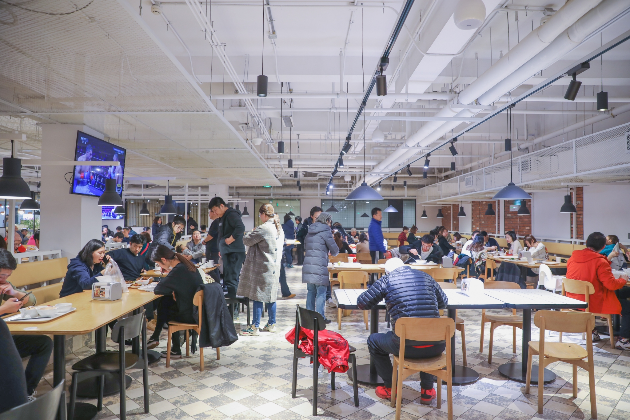 阿那亚一共有三个食堂,还有一些独立的餐厅