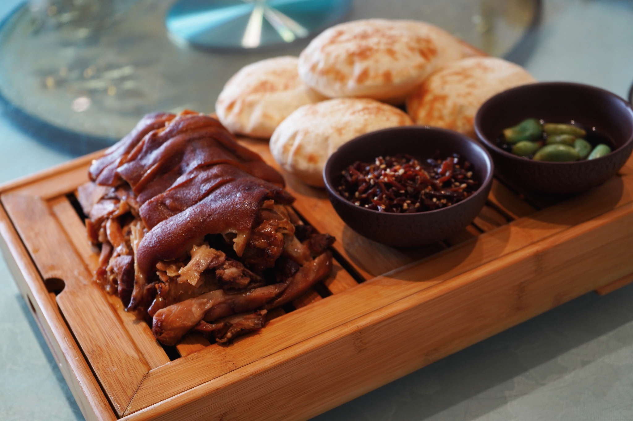 还有自制杂粮主食,黄米凉糕,百香果冰菜……每一道菜都融合了 大同