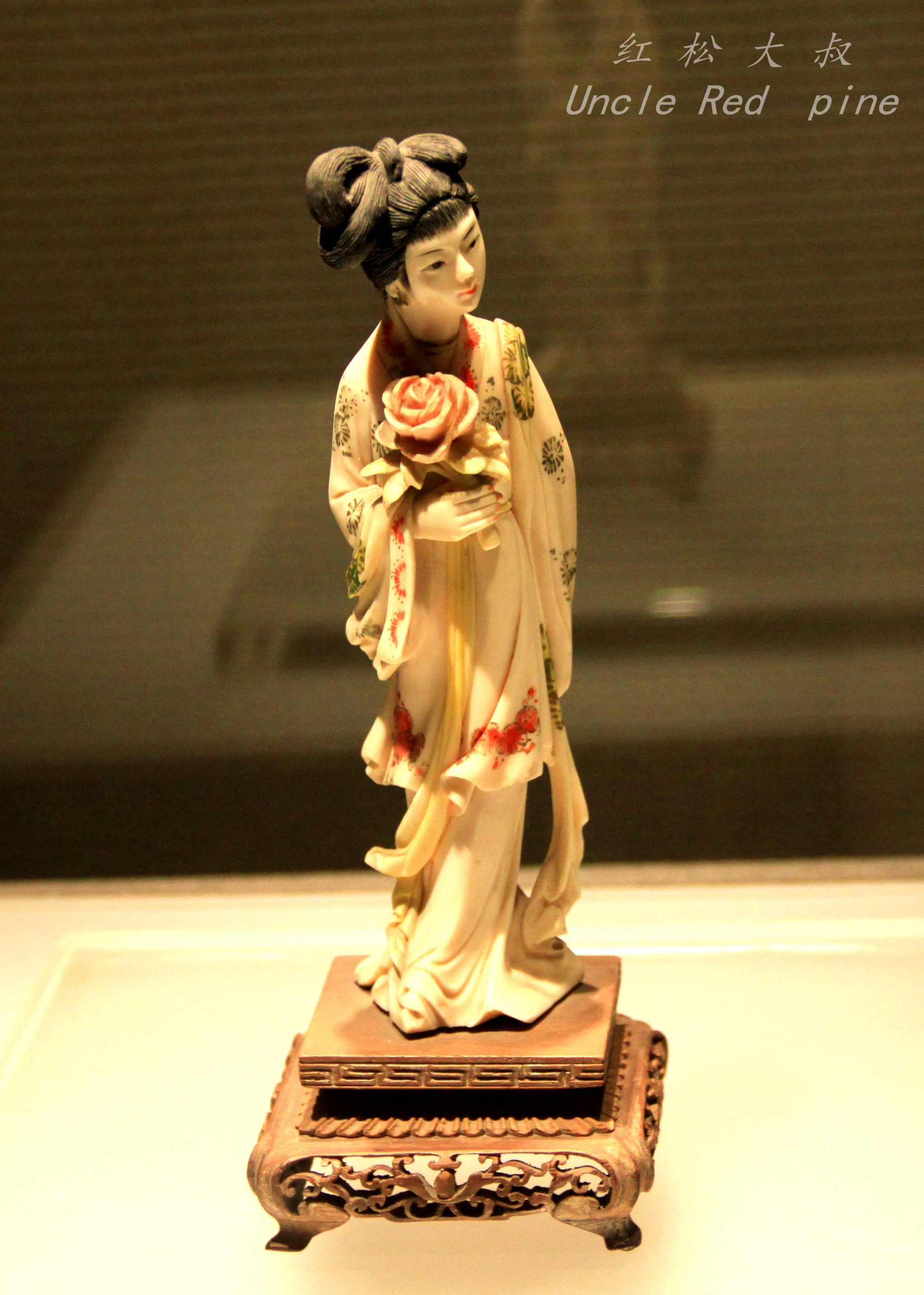 回复帖子:刘文彩的牙雕捧花仕女