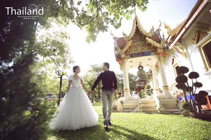 泰国婚纱旅行_泰国传统婚纱服饰图片