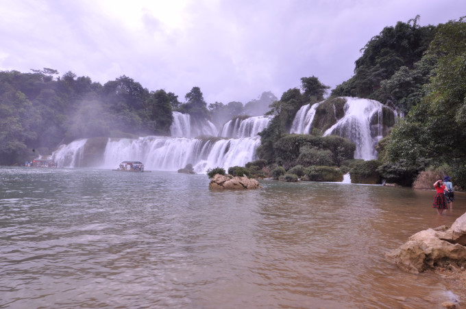 中国最美十大瀑布景点 wKgBs1edgl-Af783AAmWrzDOdQc80.jpeg?imageView2%2F2%2Fw%2F680%2Fq%2F90%7CimageMogr2%2Fstrip%2Fquality%2F90